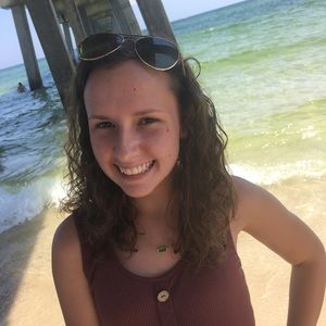 Meet your Posher, Alexis